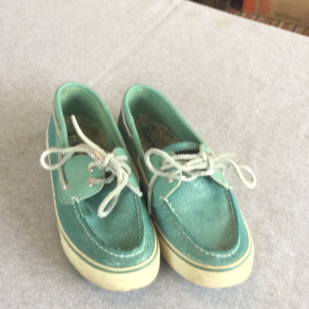 GUC Sperry sparkling boat shoe - Size 7M.